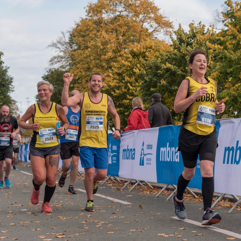 Club group running marathon